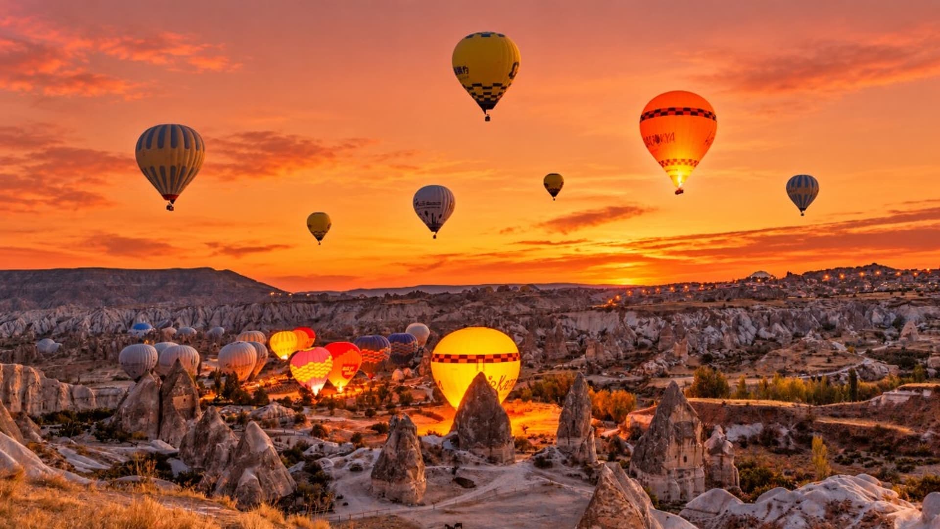 Kapadokya manzarası ve gün doğumu